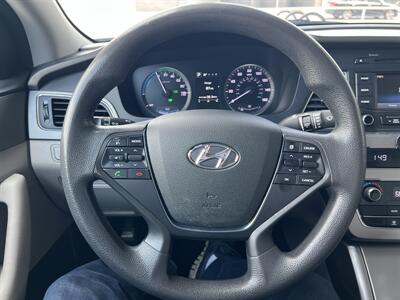 2016 Hyundai SONATA Hybrid SE   - Photo 17 - Tarzana, CA 91356