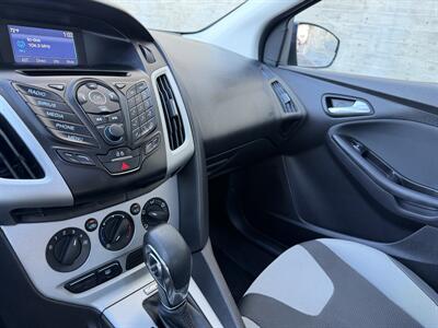 2014 Ford Focus SE - Photo 23 - Tarzana, CA 91356