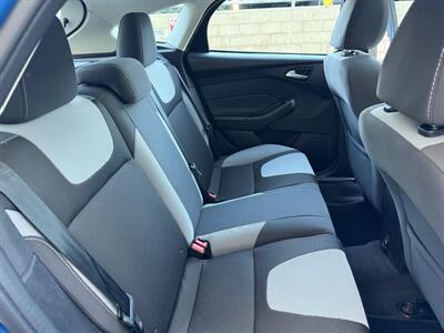 2014 Ford Focus SE - Photo 16 - Tarzana, CA 91356