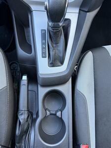 2014 Ford Focus SE - Photo 22 - Tarzana, CA 91356