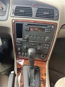 2006 Volvo V70 2.4   - Photo 23 - Tarzana, CA 91356