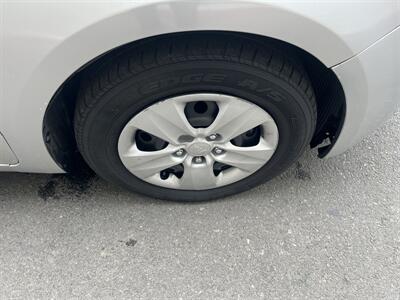 2014 Kia Forte LX   - Photo 18 - Tarzana, CA 91356