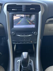 2013 Ford Fusion Hybrid SE   - Photo 17 - Tarzana, CA 91356