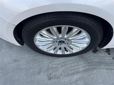 2013 Ford Fusion Hybrid SE   - Photo 24 - Tarzana, CA 91356
