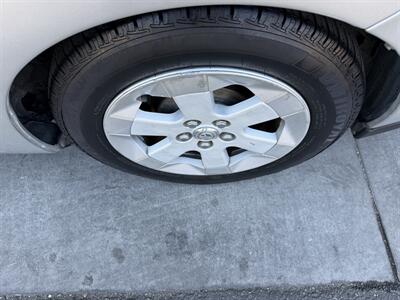 2005 Toyota Prius 2 - Photo 9 - Tarzana, CA 91356