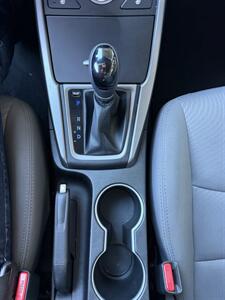 2014 Hyundai ELANTRA SE - Photo 23 - Tarzana, CA 91356