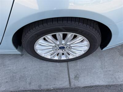 2013 Ford Fusion Hybrid SE - Photo 10 - Tarzana, CA 91356