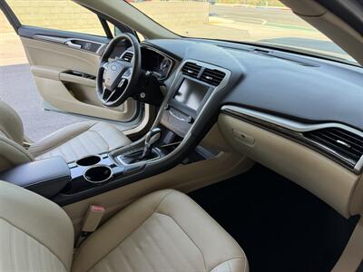 2013 Ford Fusion Hybrid SE - Photo 16 - Tarzana, CA 91356