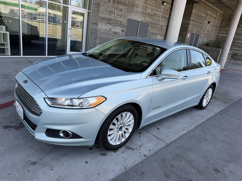 2013 Ford Fusion Hybrid SE   - Photo 1 - Tarzana, CA 91356