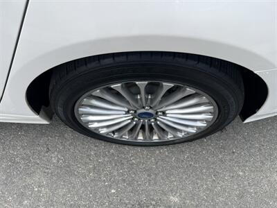 2014 Ford Fusion Hybrid Titanium   - Photo 22 - Tarzana, CA 91356