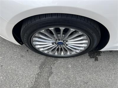 2014 Ford Fusion Hybrid Titanium   - Photo 23 - Tarzana, CA 91356