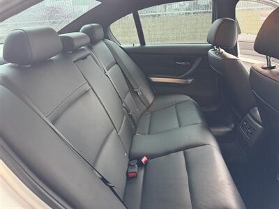 2010 BMW 328i - Photo 16 - Tarzana, CA 91356