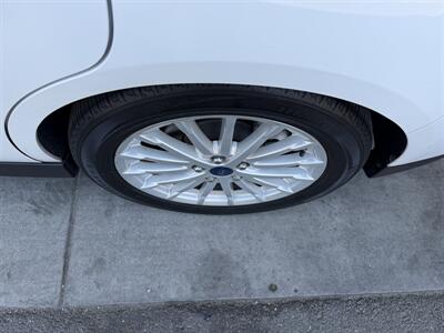 2016 Ford C-MAX Hybrid SE   - Photo 10 - Tarzana, CA 91356