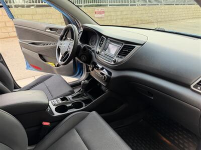 2017 Hyundai TUCSON SE Plus - Photo 16 - Tarzana, CA 91356