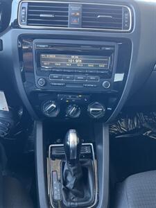 2015 Volkswagen Jetta TDI S   - Photo 16 - Tarzana, CA 91356