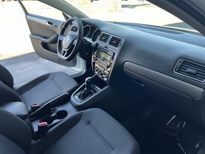 2015 Volkswagen Jetta TDI S   - Photo 13 - Tarzana, CA 91356