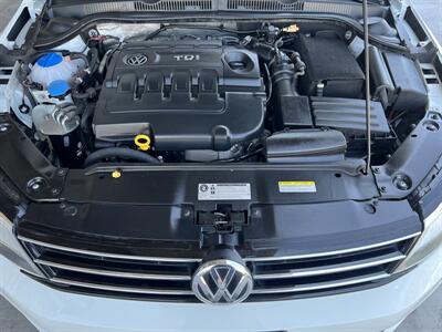 2015 Volkswagen Jetta TDI S   - Photo 20 - Tarzana, CA 91356