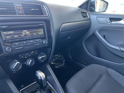 2015 Volkswagen Jetta TDI S   - Photo 18 - Tarzana, CA 91356