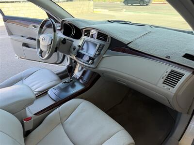 2012 Toyota Avalon Limited   - Photo 18 - Tarzana, CA 91356