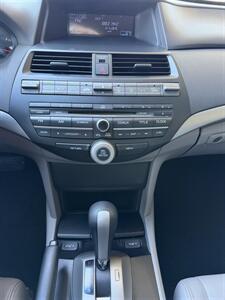 2010 Honda Accord EX-L   - Photo 18 - Tarzana, CA 91356
