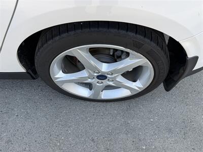 2013 Ford Focus Titanium   - Photo 10 - Tarzana, CA 91356