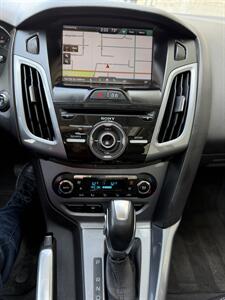 2013 Ford Focus Titanium   - Photo 23 - Tarzana, CA 91356