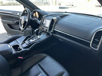 2011 Porsche Cayenne S   - Photo 16 - Tarzana, CA 91356