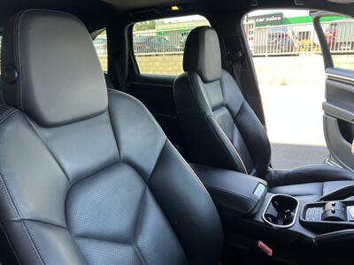 2011 Porsche Cayenne S   - Photo 17 - Tarzana, CA 91356