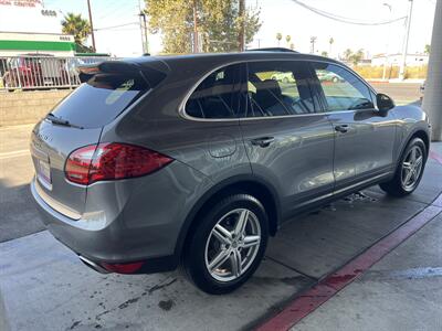 2011 Porsche Cayenne S   - Photo 6 - Tarzana, CA 91356