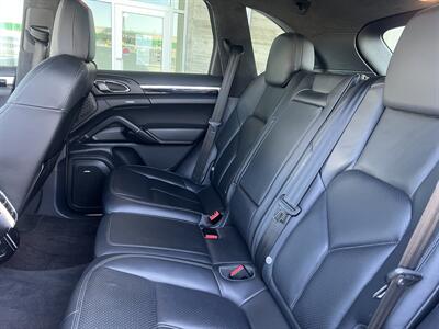 2011 Porsche Cayenne S   - Photo 12 - Tarzana, CA 91356