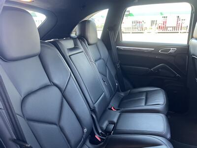 2011 Porsche Cayenne S   - Photo 15 - Tarzana, CA 91356