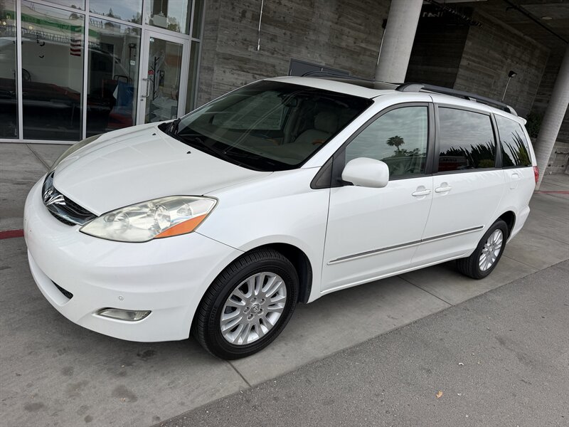 2008 Toyota Sienna XLE Limited   - Photo 1 - Tarzana, CA 91356