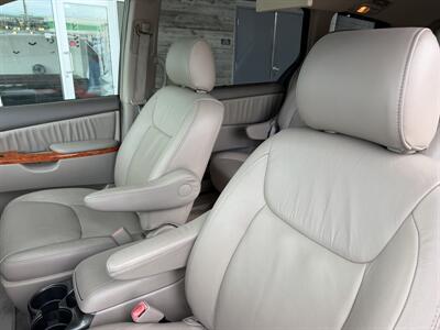 2008 Toyota Sienna XLE Limited - Photo 11 - Tarzana, CA 91356