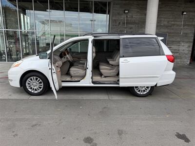 2008 Toyota Sienna XLE Limited - Photo 2 - Tarzana, CA 91356