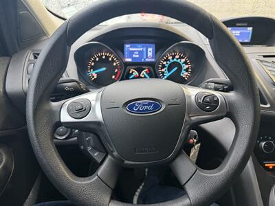 2015 Ford Escape SE - Photo 20 - Tarzana, CA 91356
