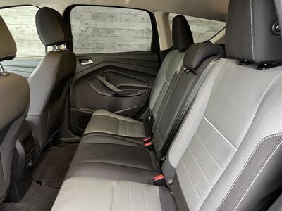 2015 Ford Escape SE - Photo 13 - Tarzana, CA 91356