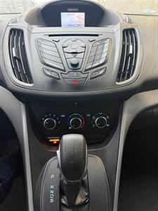 2015 Ford Escape SE - Photo 24 - Tarzana, CA 91356