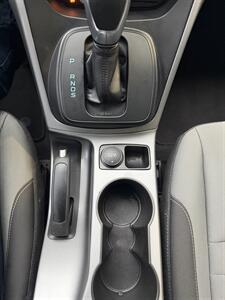 2015 Ford Escape SE - Photo 22 - Tarzana, CA 91356