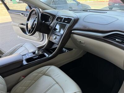 2017 Ford Fusion Hybrid Platinum   - Photo 17 - Tarzana, CA 91356