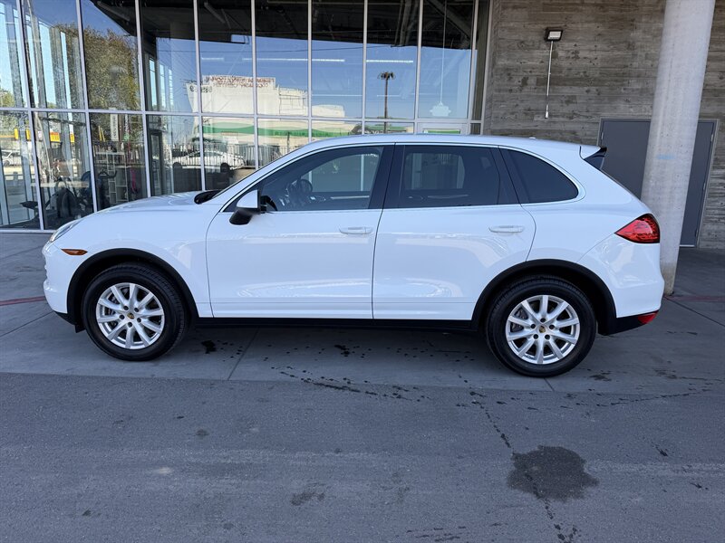 2014 Porsche Cayenne Platinum  