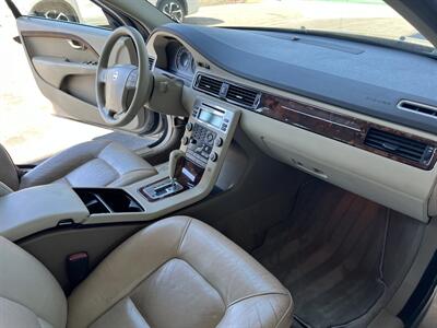 2009 Volvo V70 3.2   - Photo 15 - Tarzana, CA 91356
