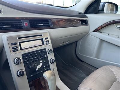 2009 Volvo V70 3.2   - Photo 20 - Tarzana, CA 91356