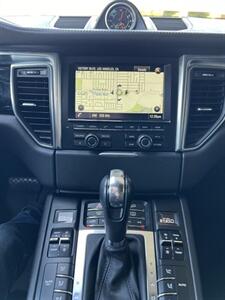 2016 Porsche Macan S   - Photo 18 - Tarzana, CA 91356