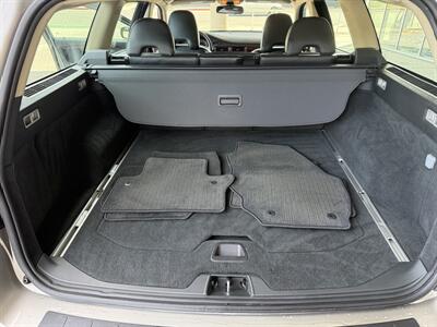 2008 Volvo V70 3.2   - Photo 16 - Tarzana, CA 91356