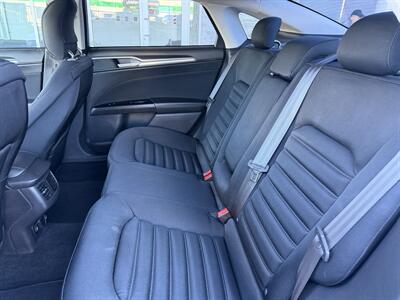 2013 Ford Fusion Hybrid SE   - Photo 13 - Tarzana, CA 91356