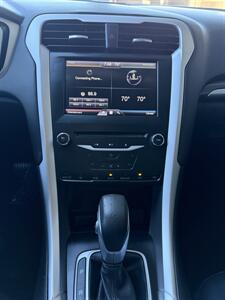 2013 Ford Fusion Hybrid SE   - Photo 21 - Tarzana, CA 91356