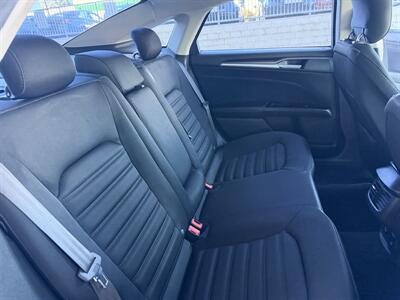 2013 Ford Fusion Hybrid SE   - Photo 15 - Tarzana, CA 91356