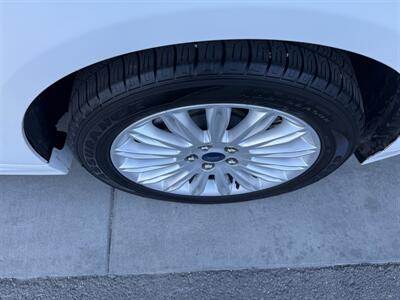 2013 Ford Fusion Hybrid SE   - Photo 10 - Tarzana, CA 91356