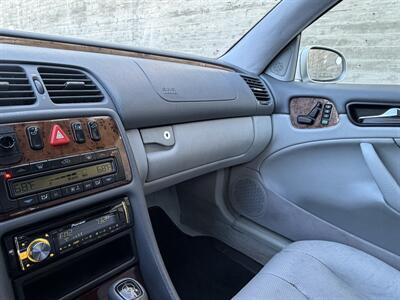 2000 Mercedes-Benz CLK CLK 320   - Photo 17 - Tarzana, CA 91356