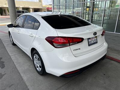 2017 Kia Forte LX   - Photo 4 - Tarzana, CA 91356